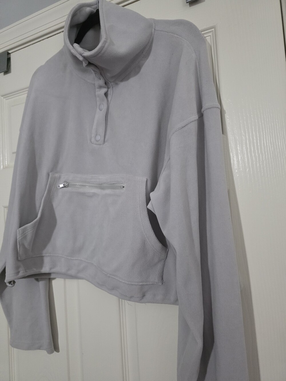 Le Lis Womens Cropped Light Gray Fleece Pullover Size LCozy Girlcore Outdoor